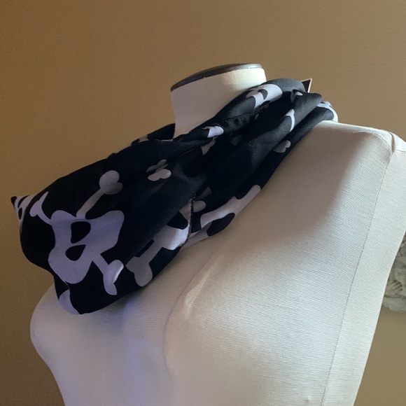 Skulls women’s skull scarf 🧣 Halloween accessories écharpe unisex nwt - Picture 11 of 16